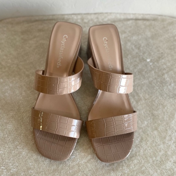 New Nude Slip On Heel Sandals - Picture 6 of 8